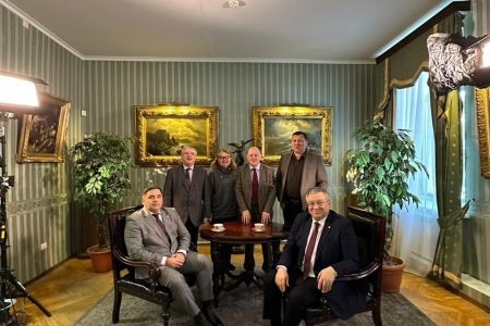 Академик РАН Андрей Рудской беседует с учёным в области генетики и разведения сельскохозяйственных животных, ректором Санкт-Петербургского государственного университета ветеринарной медицины, членом-корреспондентом Российской академии наук Кириллом Племяшовым о том, как обеспечить продовольственную безопасность в сфере животноводства и о том, что изменилось в отрасли за последние 10 лет.