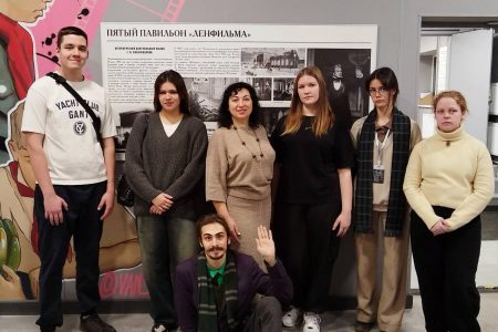 Студенты СПбГУВМ на  иммерсивной инсталляции «Пропавшие в кинохронике»