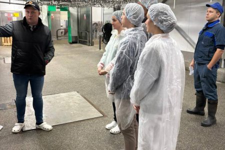 Студенты посетили комбинат «Тосненский» для изучения процесса убоя и переработки свиней