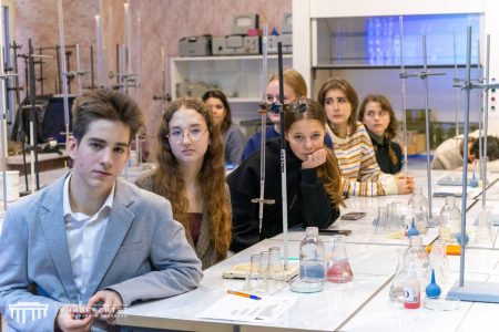 Будущие лаборанты химического анализа — с аттестацией!