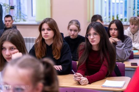 Погружение в мир гематологии: девятиклассники на практическом занятии