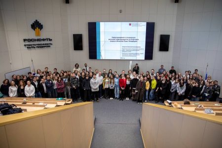 Будущие специалисты осваивают навыки ликвидации разливов нефти